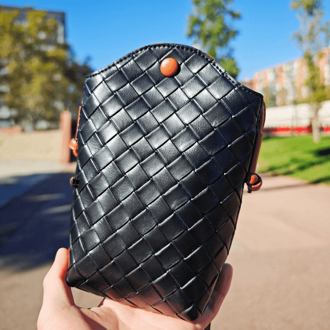 Hotend Light luxury versatile woven bag (Black)